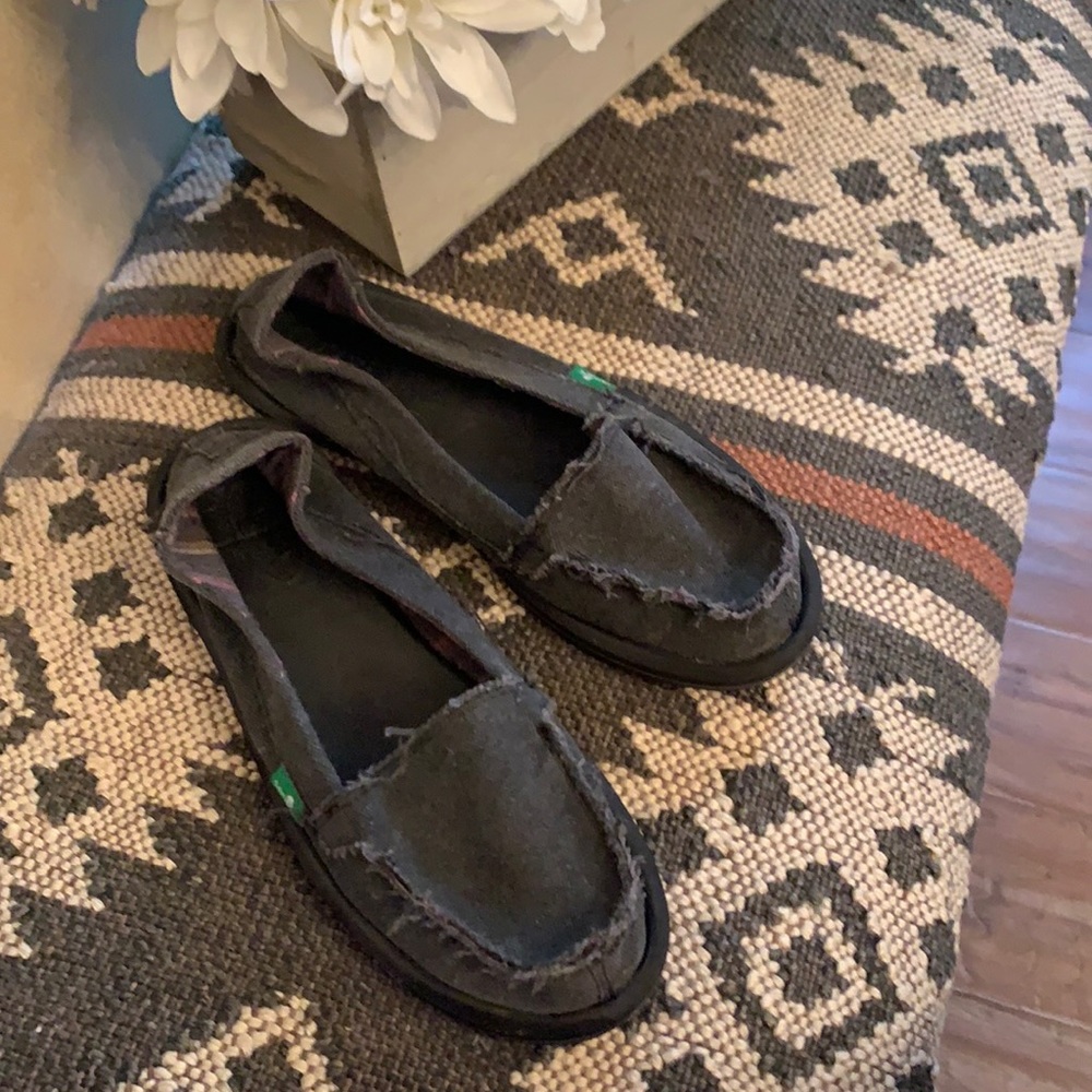 Grey Sanuk women’s shoes